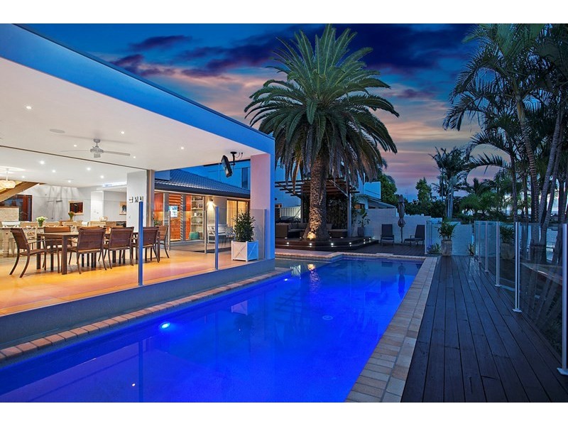 7 Coobowie Street, Broadbeach Waters QLD 4218