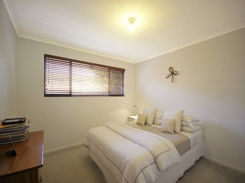 9 Pilot Court, Mermaid Waters QLD 4218