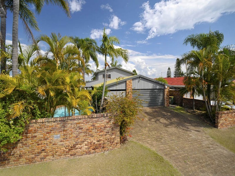 9 Pilot Court, Mermaid Waters QLD 4218