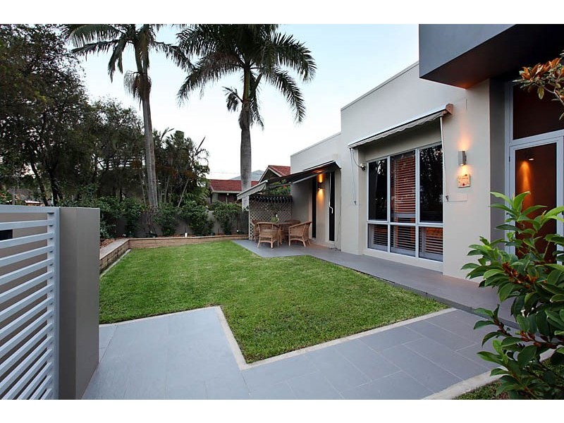 18 Merrimac Boulevard, Broadbeach Waters QLD 4218