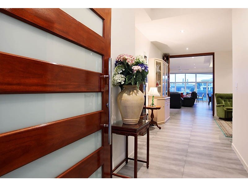 18 Merrimac Boulevard, Broadbeach Waters QLD 4218