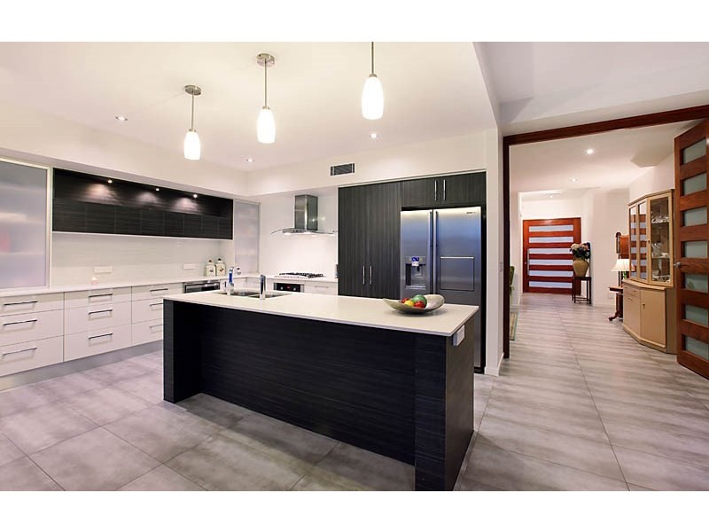 18 Merrimac Boulevard, Broadbeach Waters QLD 4218