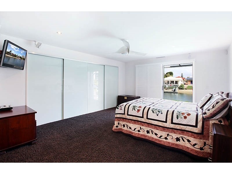 18 Merrimac Boulevard, Broadbeach Waters QLD 4218