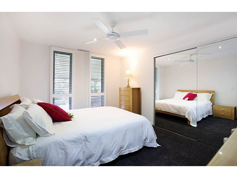 18 Merrimac Boulevard, Broadbeach Waters QLD 4218