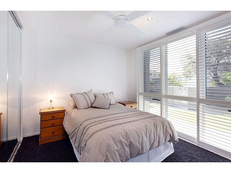 18 Merrimac Boulevard, Broadbeach Waters QLD 4218