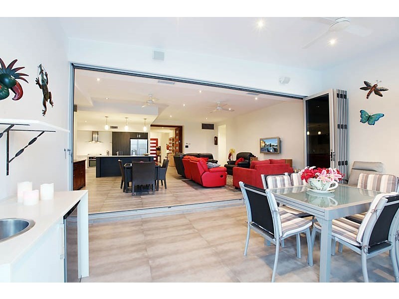 18 Merrimac Boulevard, Broadbeach Waters QLD 4218