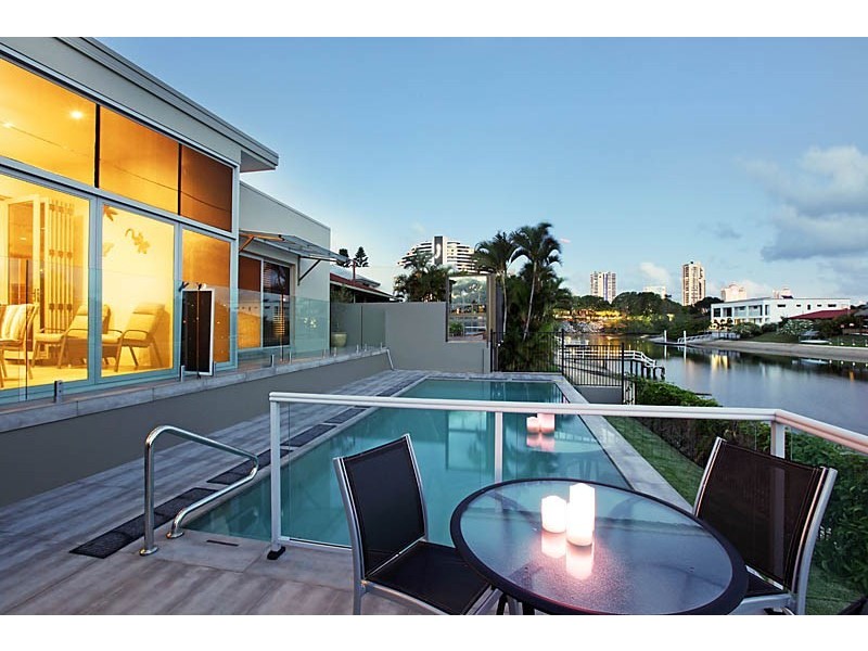 18 Merrimac Boulevard, Broadbeach Waters QLD 4218