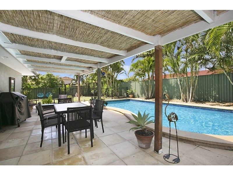 132 Markeri Street, Mermaid Waters QLD 4218