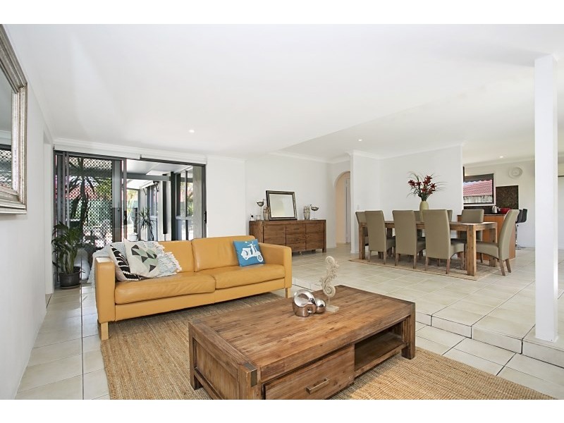 132 Markeri Street, Mermaid Waters QLD 4218