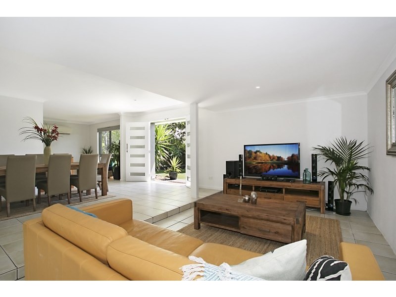 132 Markeri Street, Mermaid Waters QLD 4218