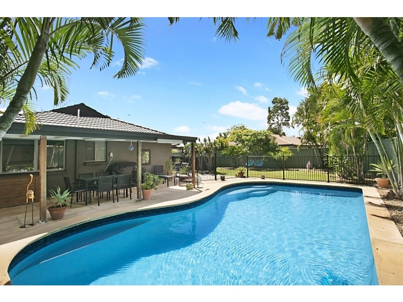 132 Markeri Street, Mermaid Waters QLD 4218