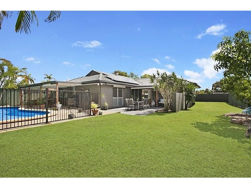 132 Markeri Street, Mermaid Waters QLD 4218