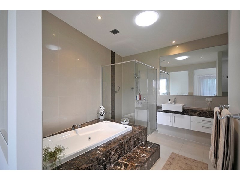 18/10 Valbonne Avenue, Varsity Lakes QLD 4227