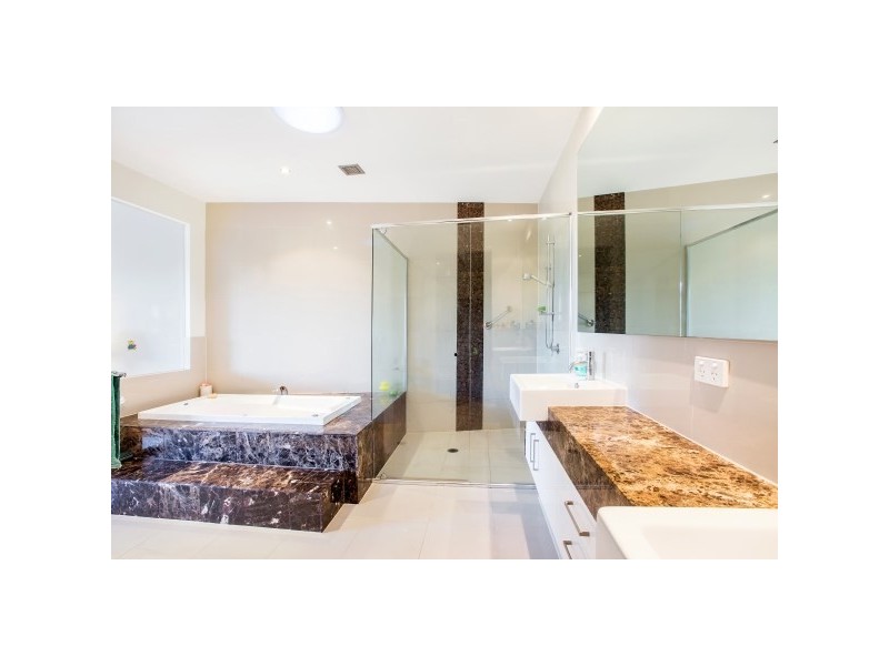 18/10 Valbonne Avenue, Varsity Lakes QLD 4227