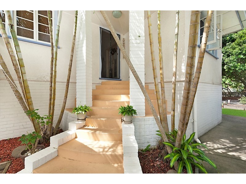 4 Lang Street, Bilinga QLD 4225