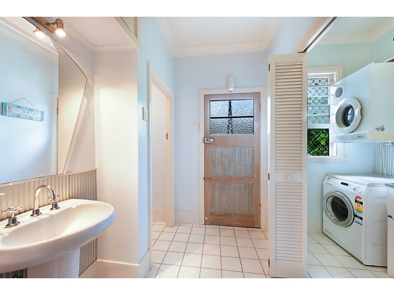 4 Lang Street, Bilinga QLD 4225