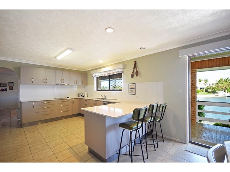 8 Ondine Court, Mermaid Waters QLD 4218