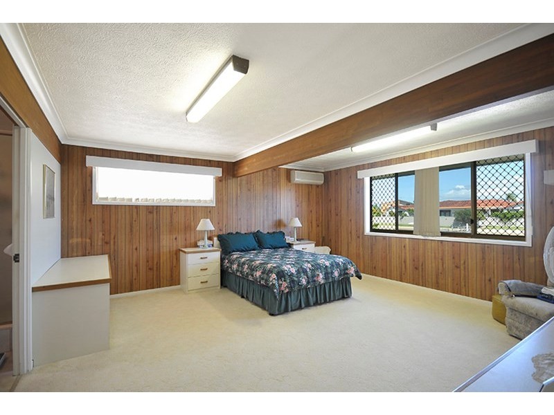 8 Ondine Court, Mermaid Waters QLD 4218