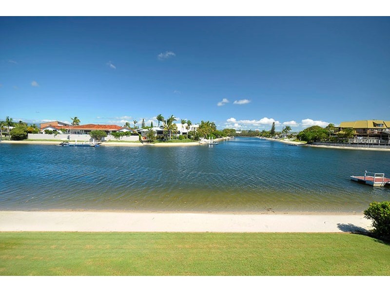 8 Ondine Court, Mermaid Waters QLD 4218