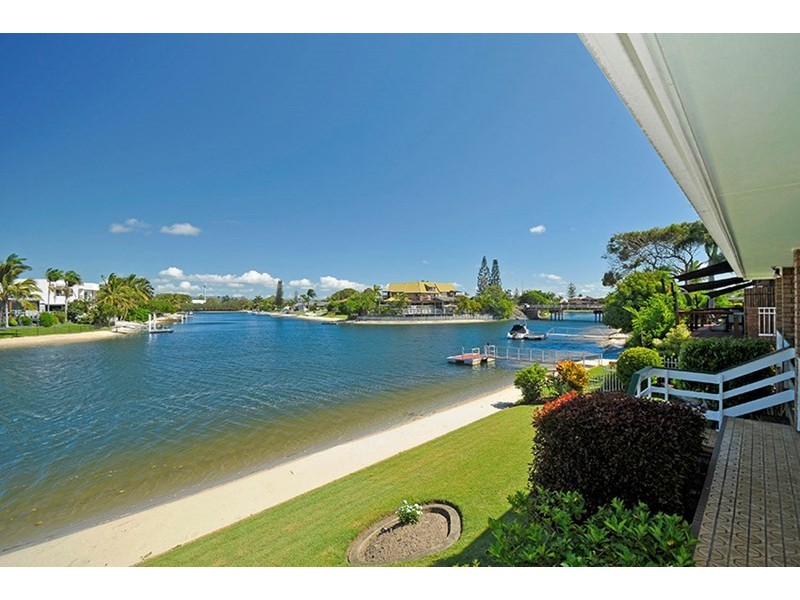 8 Ondine Court, Mermaid Waters QLD 4218