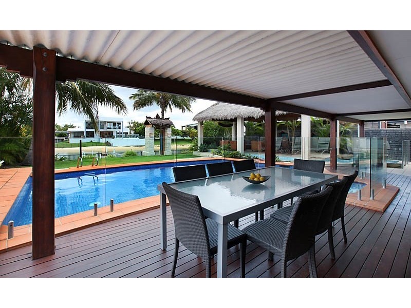 11 Andrea Avenue, Broadbeach QLD 4218