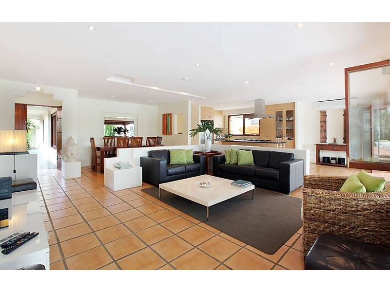 11 Andrea Avenue, Broadbeach QLD 4218