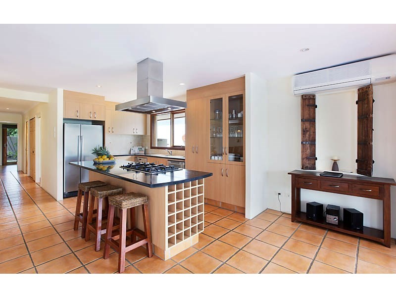 11 Andrea Avenue, Broadbeach QLD 4218