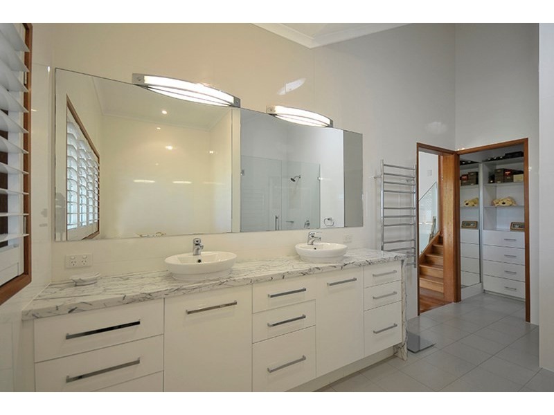 19 Grenaside Court, Robina QLD 4226