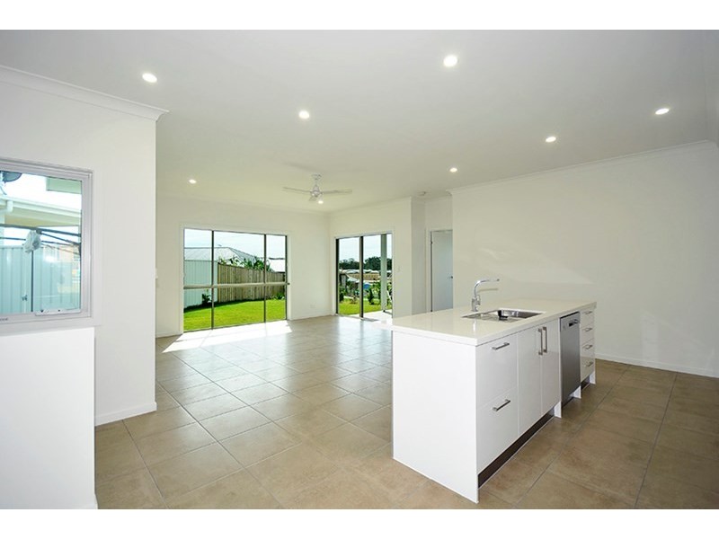 2 Apple Berry Avenue, Coomera QLD 4209