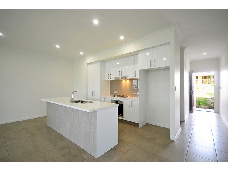 2 Apple Berry Avenue, Coomera QLD 4209