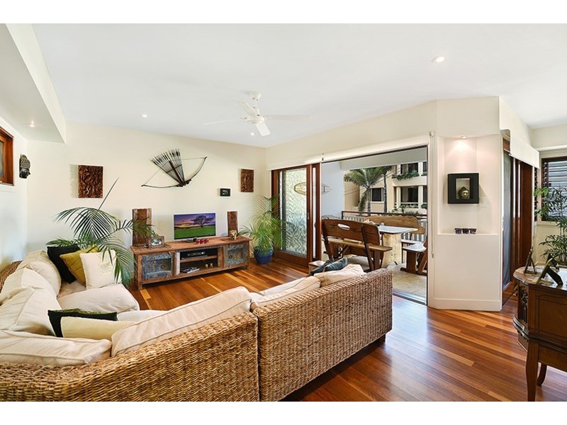 2/52 Jefferson Lane, Palm Beach QLD 4221