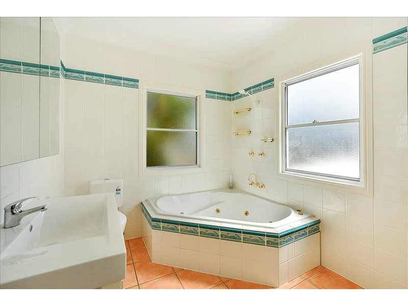 236 Jefferson Lane, Palm Beach QLD 4221