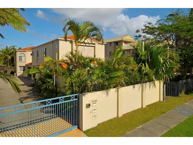 2/2028 Gold Coast Highway, Miami QLD 4220