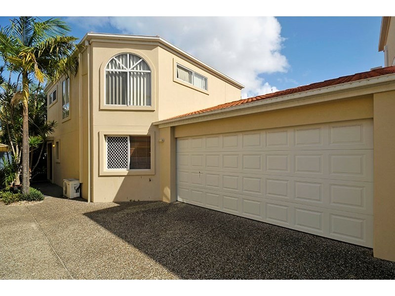 2/2028 Gold Coast Highway, Miami QLD 4220