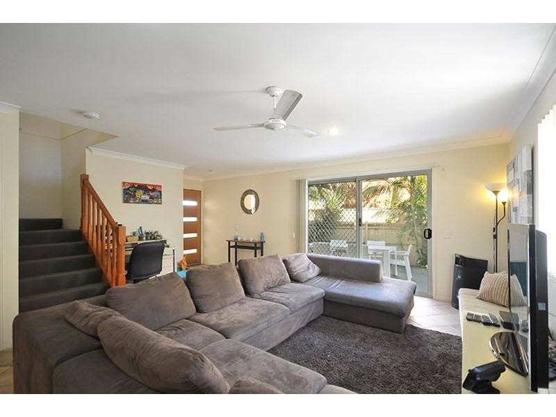 2/2028 Gold Coast Highway, Miami QLD 4220