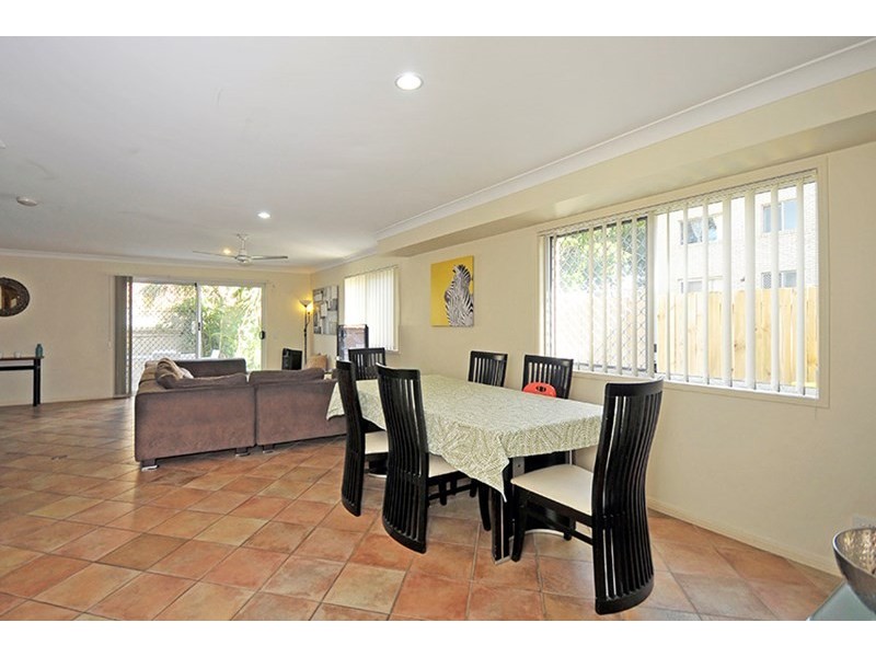 2/2028 Gold Coast Highway, Miami QLD 4220