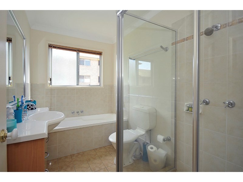 2/2028 Gold Coast Highway, Miami QLD 4220