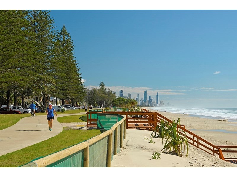 2/2028 Gold Coast Highway, Miami QLD 4220