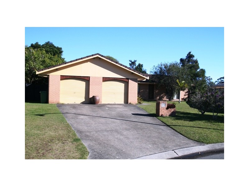 8 Lautoka Court, Clear Island Waters QLD 4226