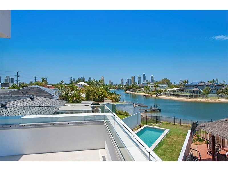 2a Meredith Drive, Broadbeach Waters QLD 4218