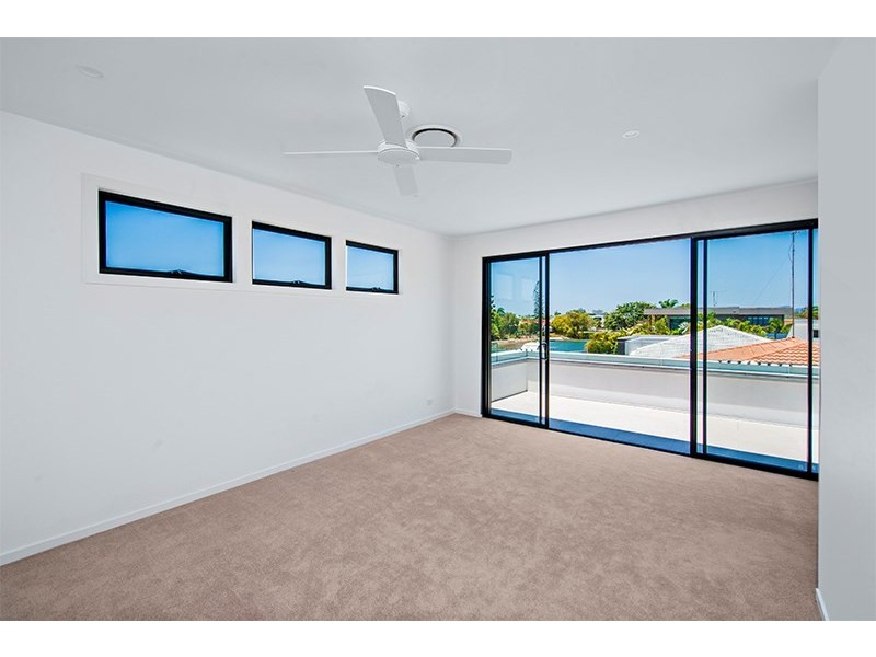 2a Meredith Drive, Broadbeach Waters QLD 4218