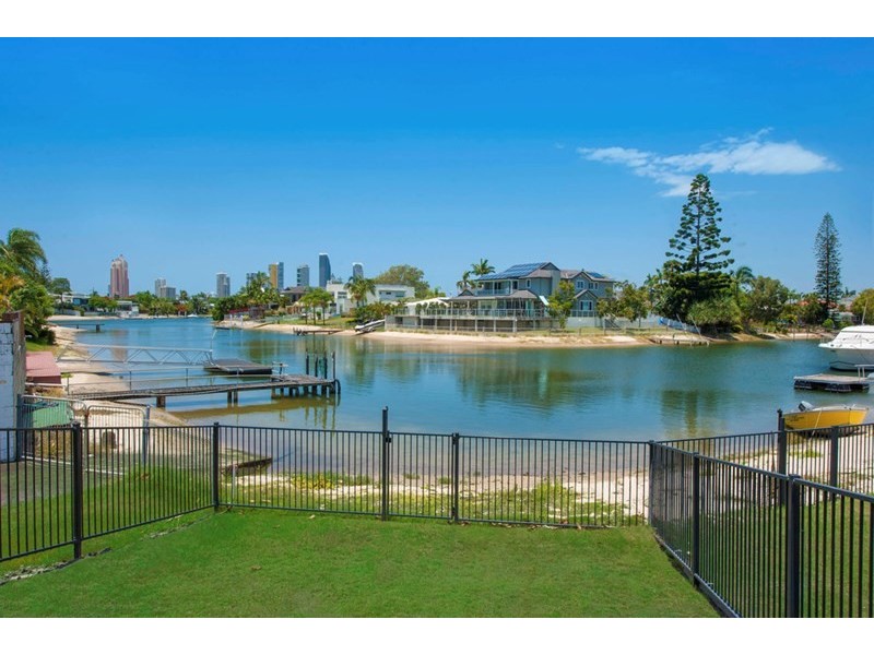 2a Meredith Drive, Broadbeach Waters QLD 4218