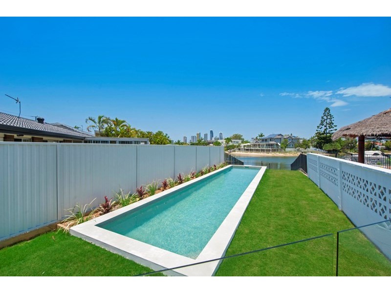2a Meredith Drive, Broadbeach Waters QLD 4218