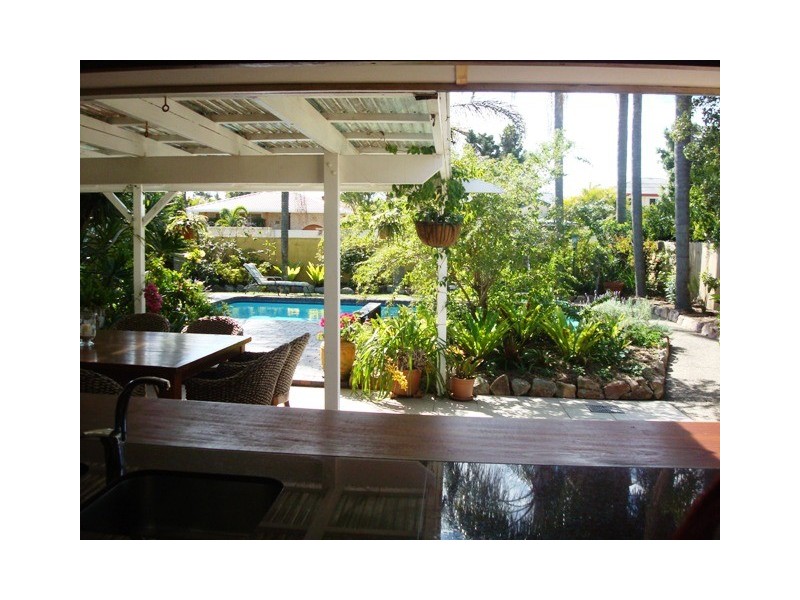 9 Constance Avenue, Mermaid Waters QLD 4218