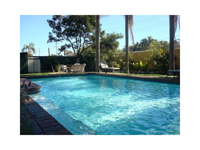 9 Constance Avenue, Mermaid Waters QLD 4218