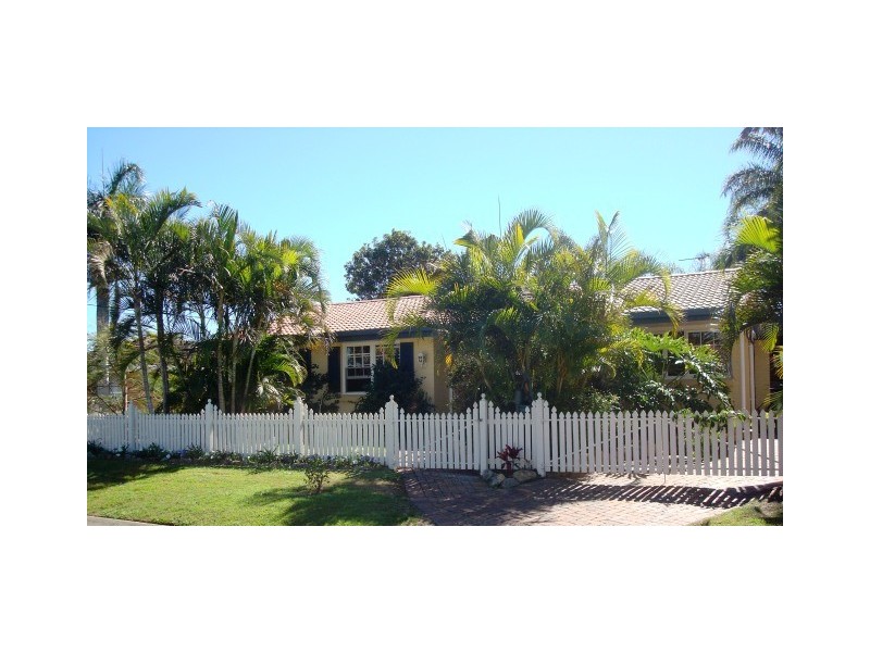 9 Constance Avenue, Mermaid Waters QLD 4218