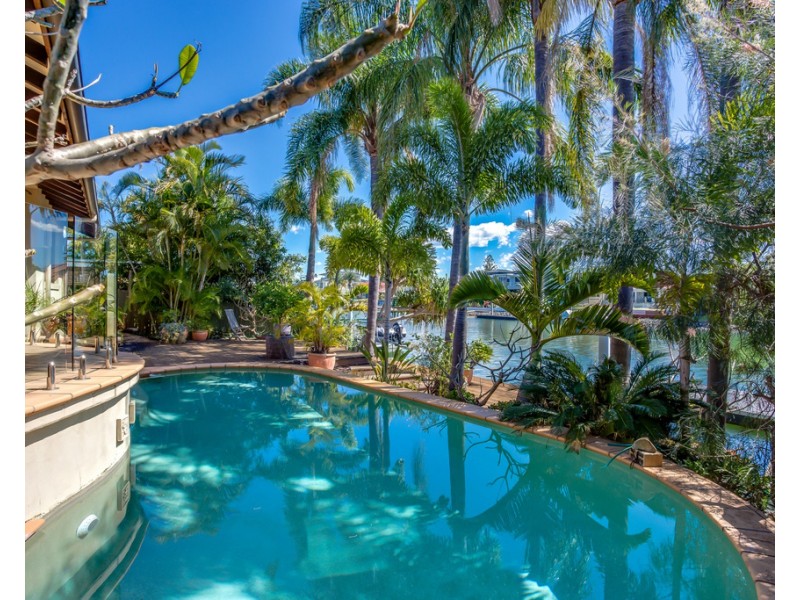 17 Savoy Drive, Broadbeach Waters QLD 4218