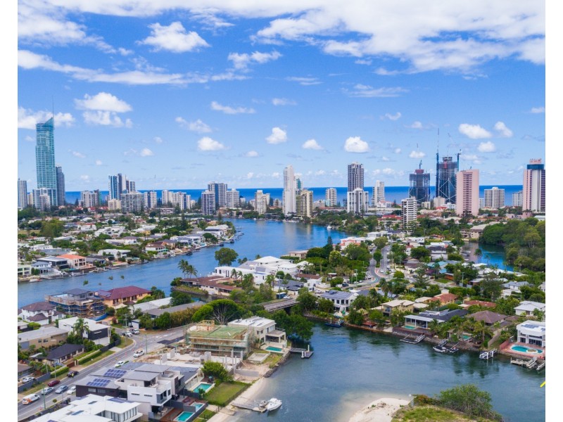 17 Savoy Drive, Broadbeach Waters QLD 4218