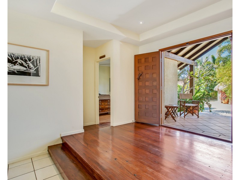 17 Savoy Drive, Broadbeach Waters QLD 4218