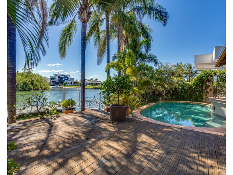 17 Savoy Drive, Broadbeach Waters QLD 4218